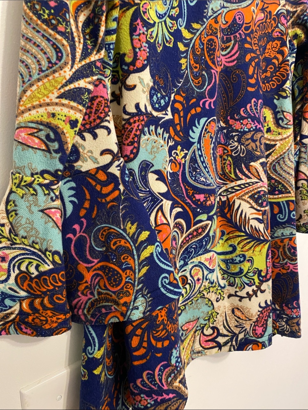 WinWin Multicolor Paisley V-Neck Tunic, really fun top, bell sleeves - Picture 3 of 7